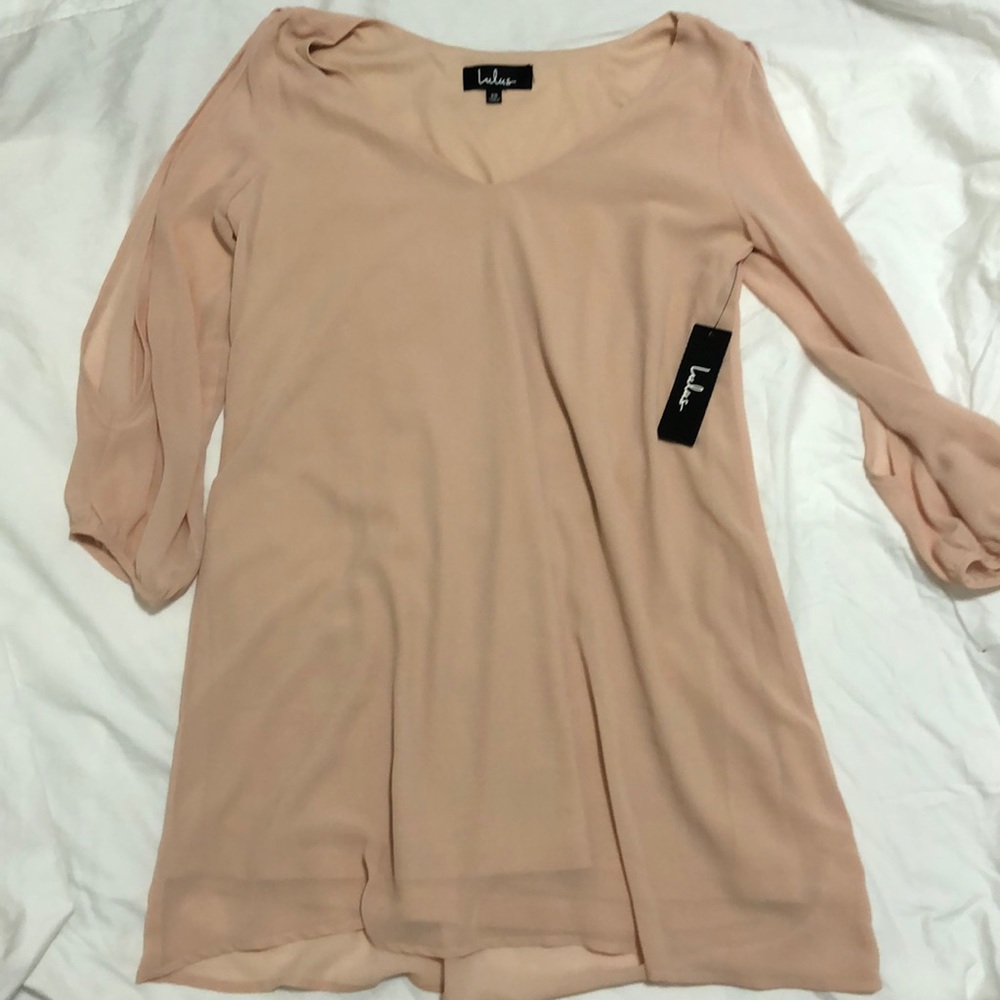 Lulu’s pink flowy dress